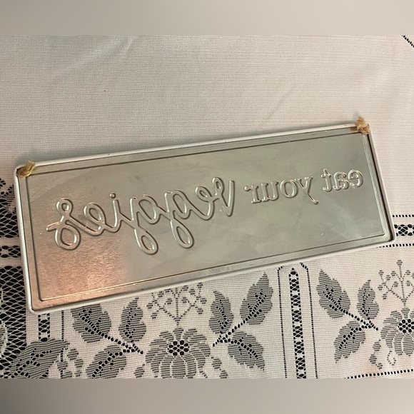 *EUC* Eat Your Veggies Galvanized Home Decor Wall Art Decor - Picture 4 of 4